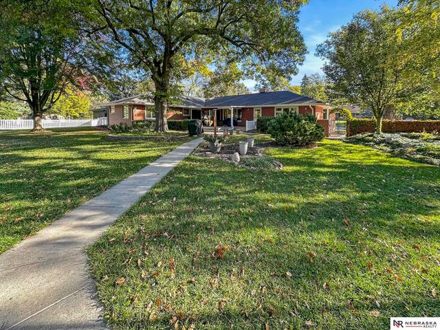 929 S Cotner Boulevard, Lincoln, NE 68510