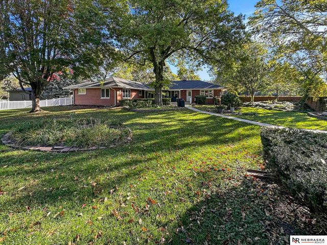 929 S Cotner Boulevard, Lincoln, NE 68510