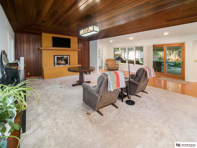 929 S Cotner Boulevard, Lincoln, NE 68510