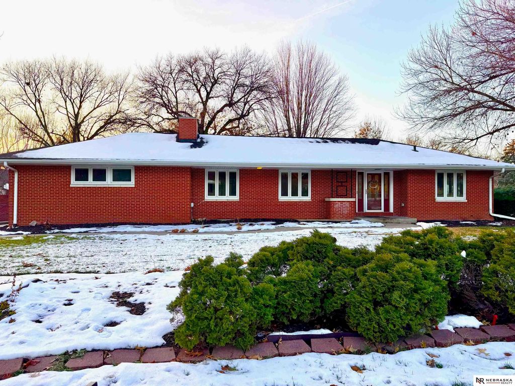 929 S Cotner Boulevard, Lincoln, NE 68510