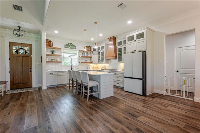 161 Helton Drive, Granbury, TX 76049