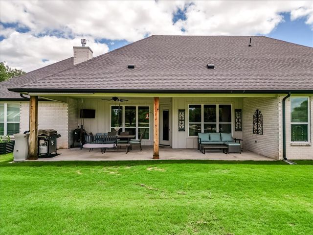 161 Helton Drive, Granbury, TX 76049