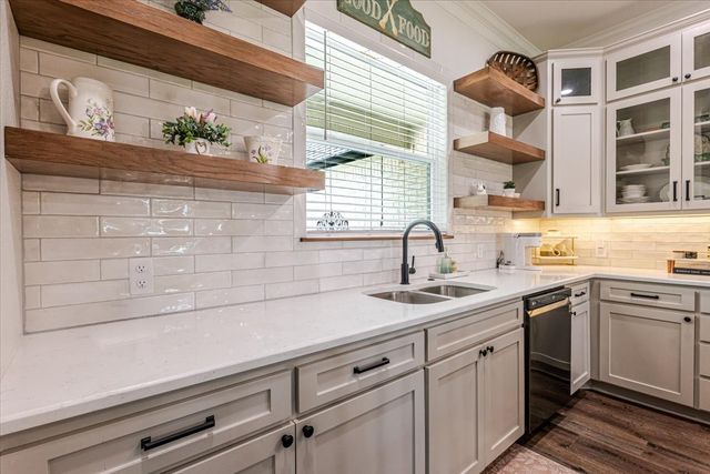 161 Helton Drive, Granbury, TX 76049