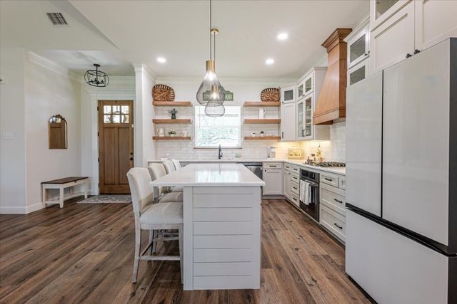 161 Helton Drive, Granbury, TX 76049