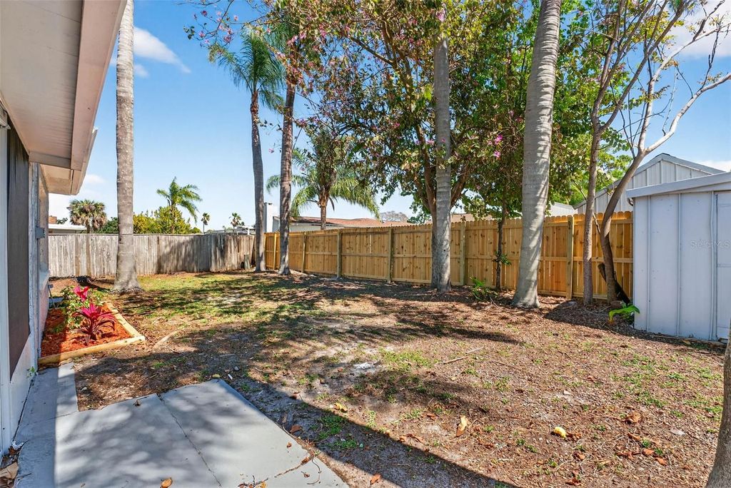 Image 20 of property listing at 10018 KINGSWOOD LANE, Port Richey, FL 34668