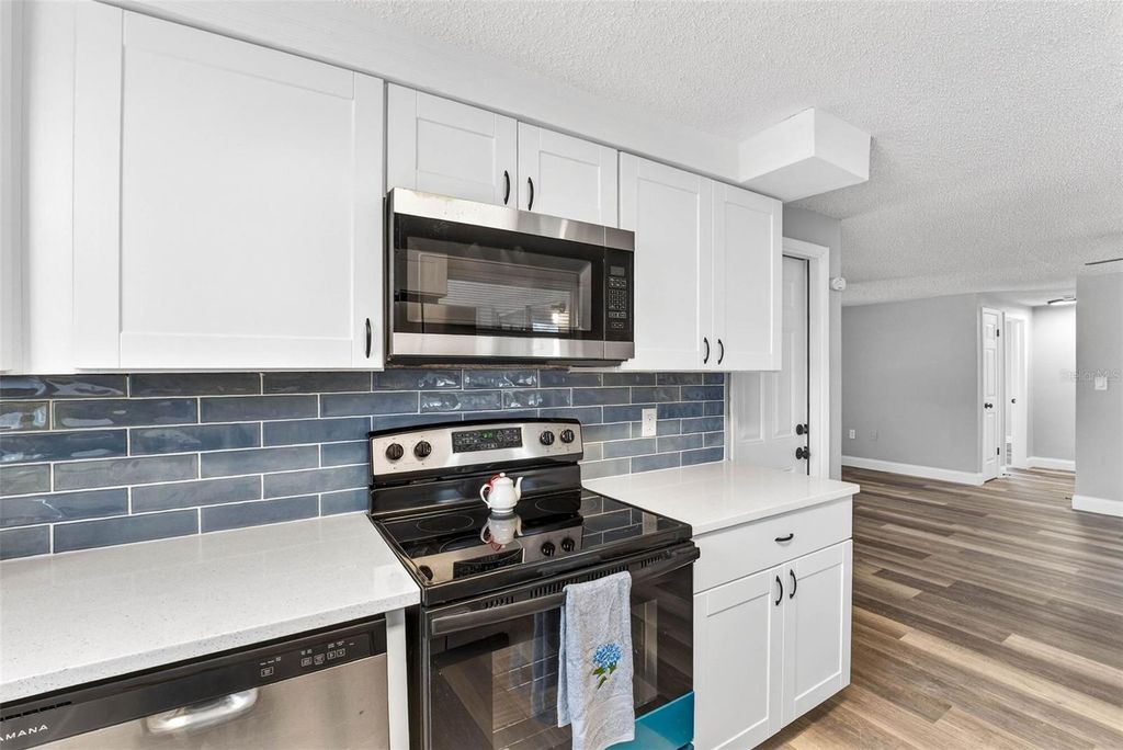 Image 10 of property listing at 10018 KINGSWOOD LANE, Port Richey, FL 34668