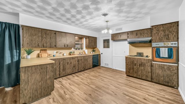 100 Oakhurst Drive, Hurst, TX 76053