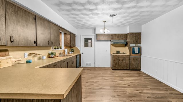 100 Oakhurst Drive, Hurst, TX 76053