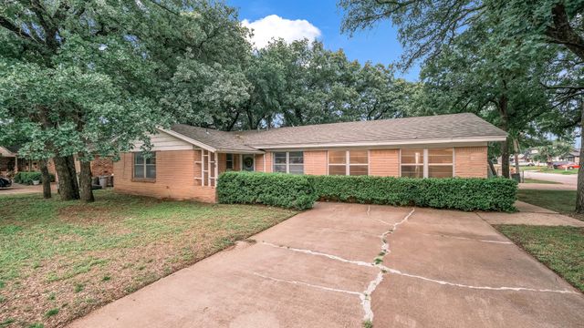 100 Oakhurst Drive, Hurst, TX 76053
