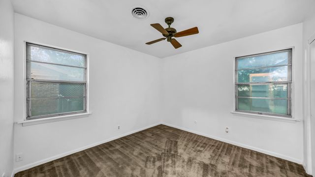 100 Oakhurst Drive, Hurst, TX 76053
