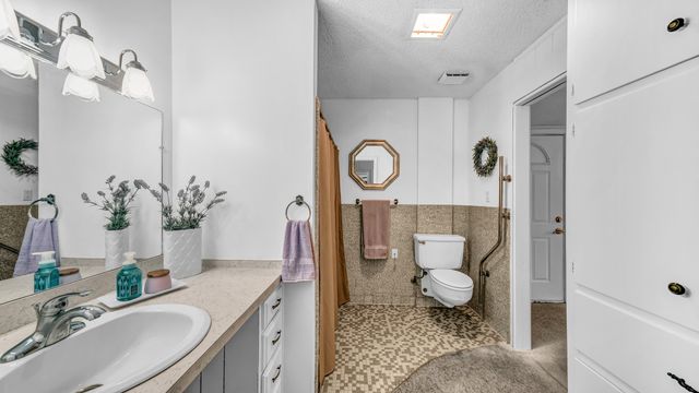 100 Oakhurst Drive, Hurst, TX 76053