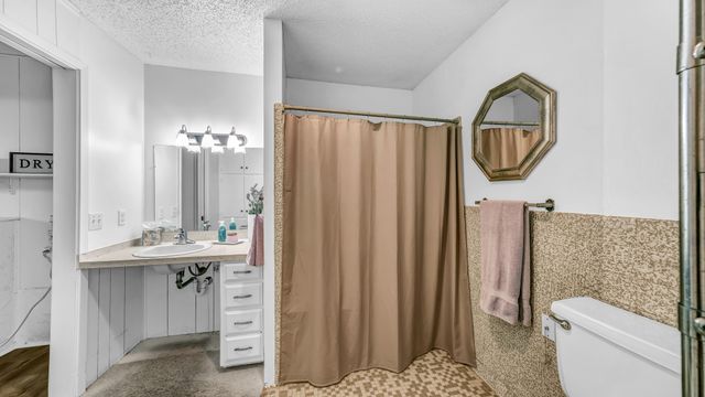 100 Oakhurst Drive, Hurst, TX 76053