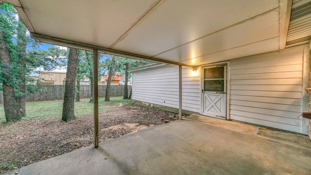 100 Oakhurst Drive, Hurst, TX 76053