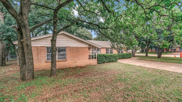 100 Oakhurst Drive, Hurst, TX 76053
