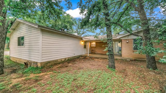 100 Oakhurst Drive, Hurst, TX 76053
