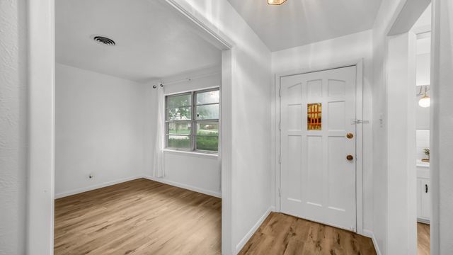 100 Oakhurst Drive, Hurst, TX 76053