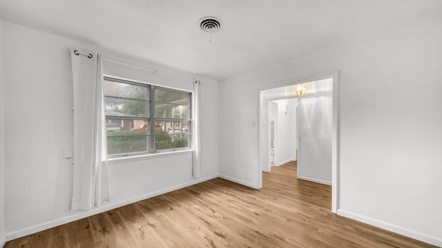 100 Oakhurst Drive, Hurst, TX 76053