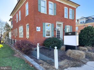 100 E MAIN STREET, New Holland, PA 17557