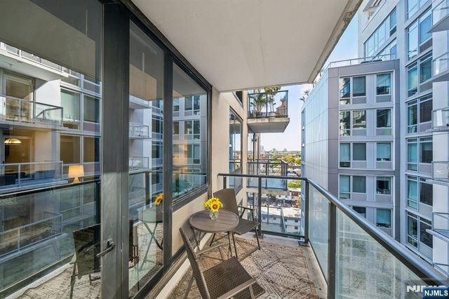 160 1st Street 1111, Jersey City, NJ 07302