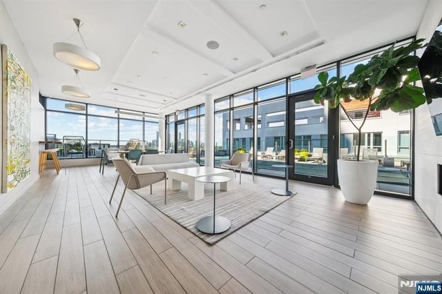 160 1st Street 1111, Jersey City, NJ 07302