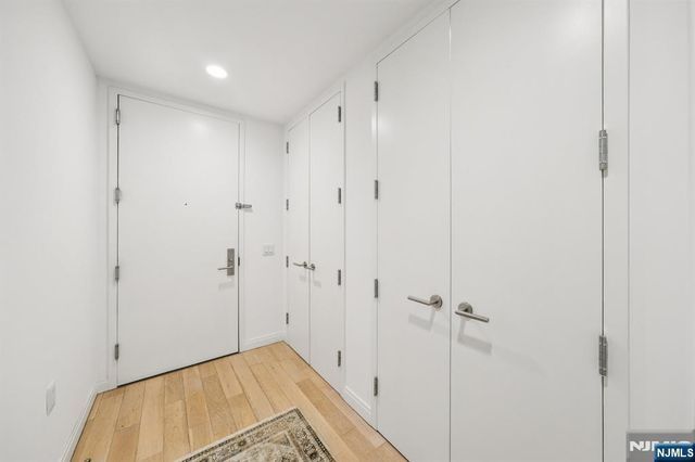 160 1st Street 1111, Jersey City, NJ 07302