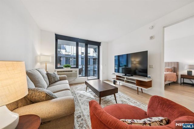 160 1st Street 1111, Jersey City, NJ 07302