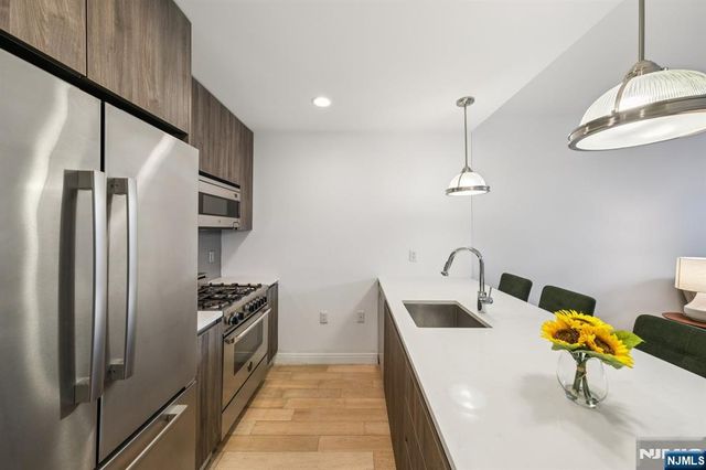 160 1st Street 1111, Jersey City, NJ 07302