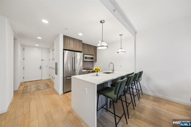 160 1st Street 1111, Jersey City, NJ 07302