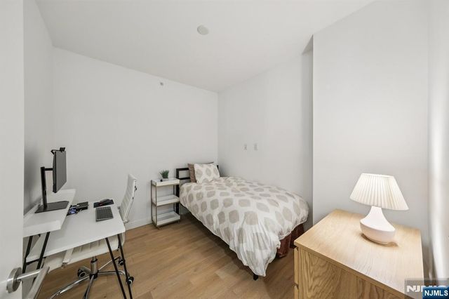 160 1st Street 1111, Jersey City, NJ 07302