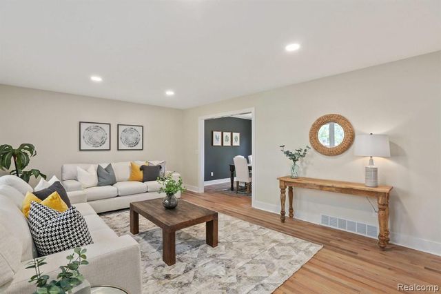 7381 Cathedral Drive, Bloomfield Hills, MI 48301