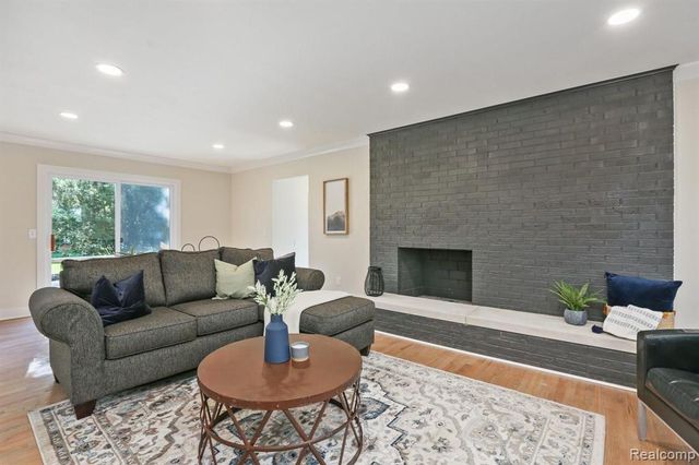 7381 Cathedral Drive, Bloomfield Hills, MI 48301