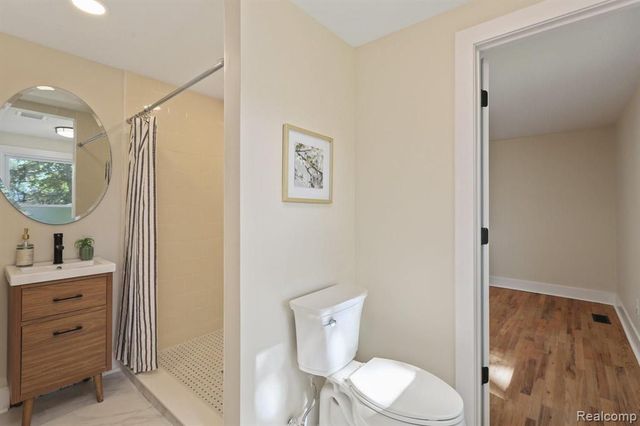 7381 Cathedral Drive, Bloomfield Hills, MI 48301
