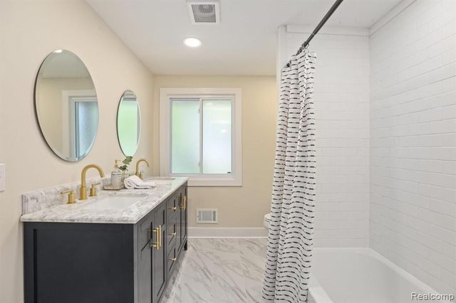 7381 Cathedral Drive, Bloomfield Hills, MI 48301