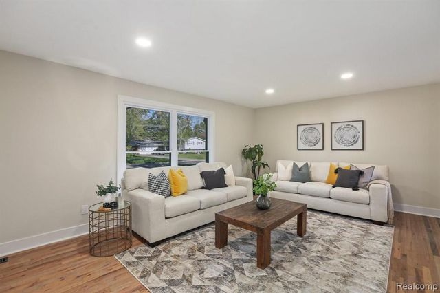7381 Cathedral Drive, Bloomfield Hills, MI 48301
