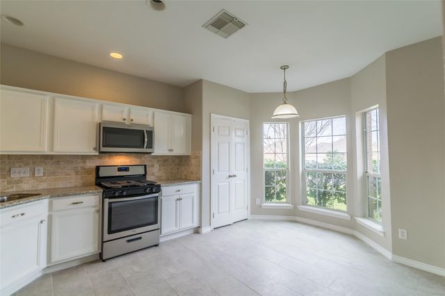 2209 Highland Crossing Drive, Conroe, TX 77304