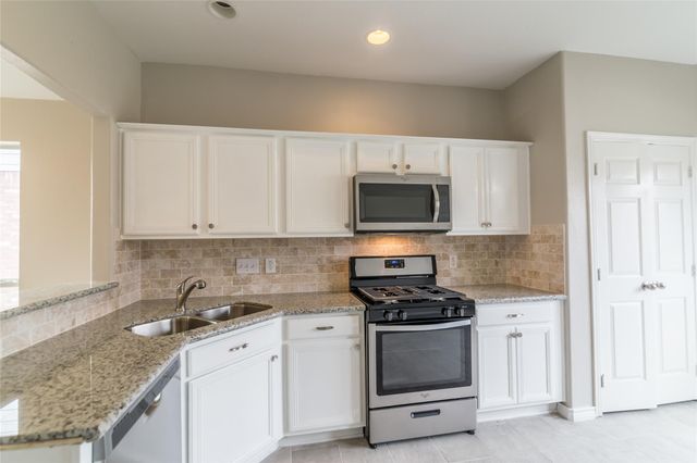 2209 Highland Crossing Drive, Conroe, TX 77304