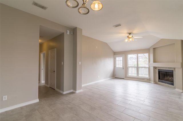 2209 Highland Crossing Drive, Conroe, TX 77304