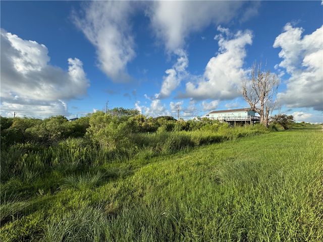311 & 312 W Misty Oak, Rockport, TX 78382