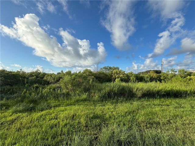 311 & 312 W Misty Oak, Rockport, TX 78382