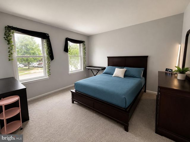 5 SOCIETY CT, Burlington, NJ 08016