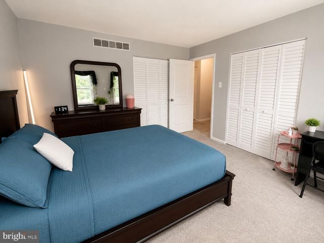 5 SOCIETY CT, Burlington, NJ 08016
