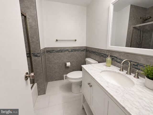 5 SOCIETY CT, Burlington, NJ 08016