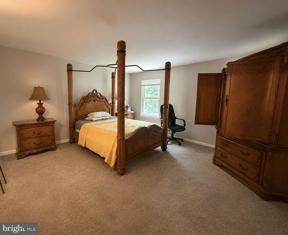 5 SOCIETY CT, Burlington, NJ 08016