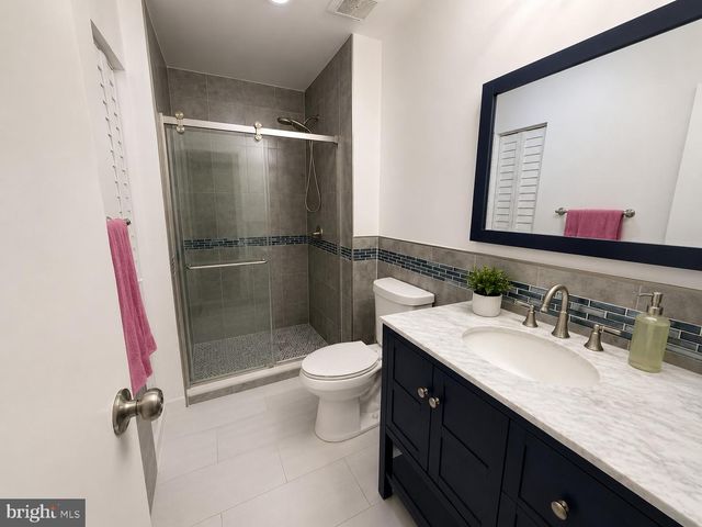 5 SOCIETY CT, Burlington, NJ 08016