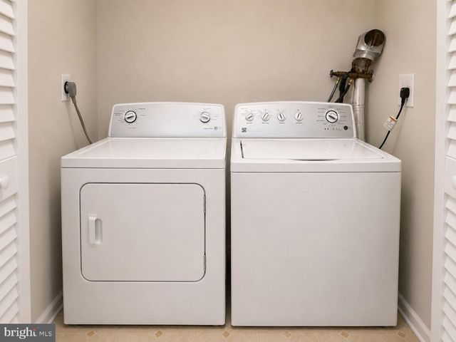 5 SOCIETY CT, Burlington, NJ 08016