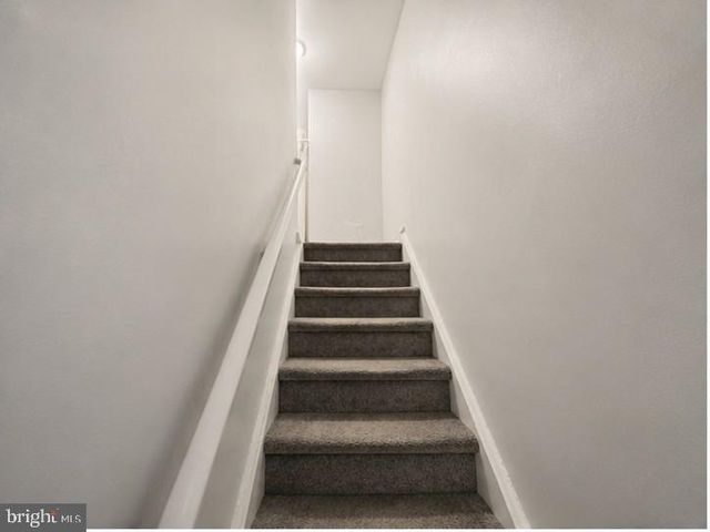 5 SOCIETY CT, Burlington, NJ 08016