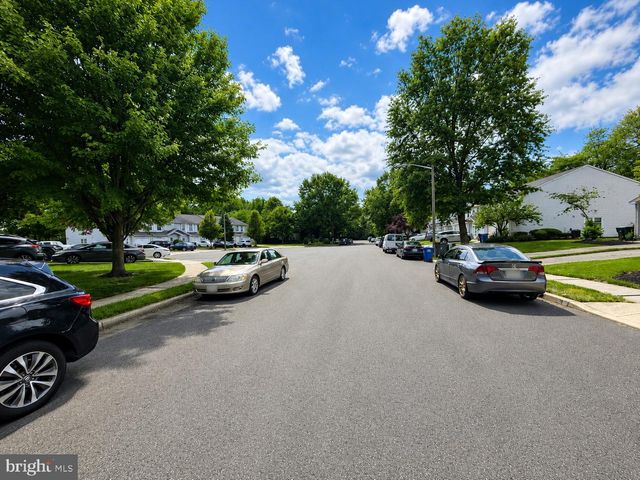 5 SOCIETY CT, Burlington, NJ 08016
