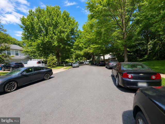 5 SOCIETY CT, Burlington, NJ 08016