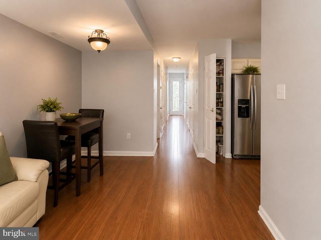 5 SOCIETY CT, Burlington, NJ 08016