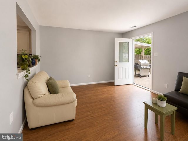 5 SOCIETY CT, Burlington, NJ 08016